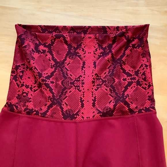 LULULEMON Cranberry Stillness Pant Size 6 - Picture 6 of 11